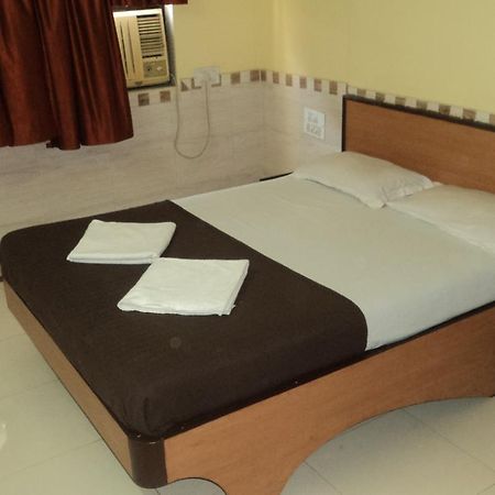 Girija Payyade Hotel Kalyān 外观 照片