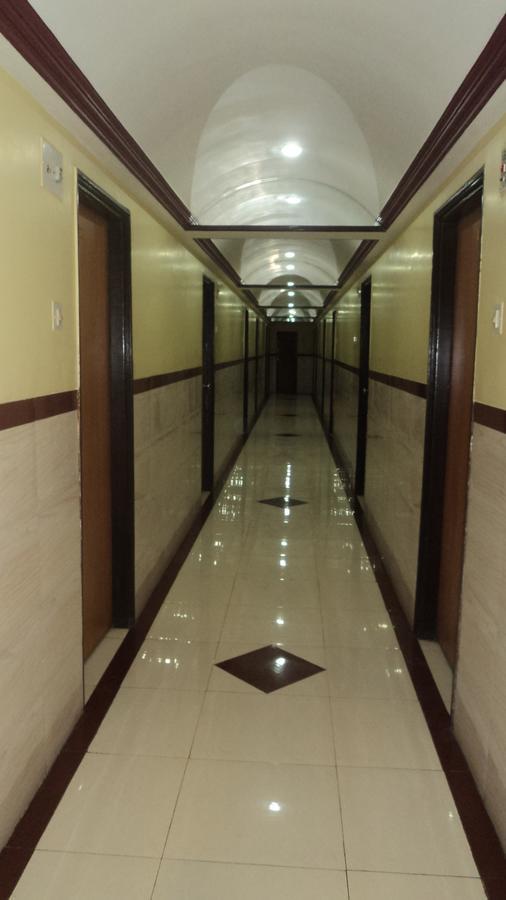Girija Payyade Hotel Kalyān 外观 照片