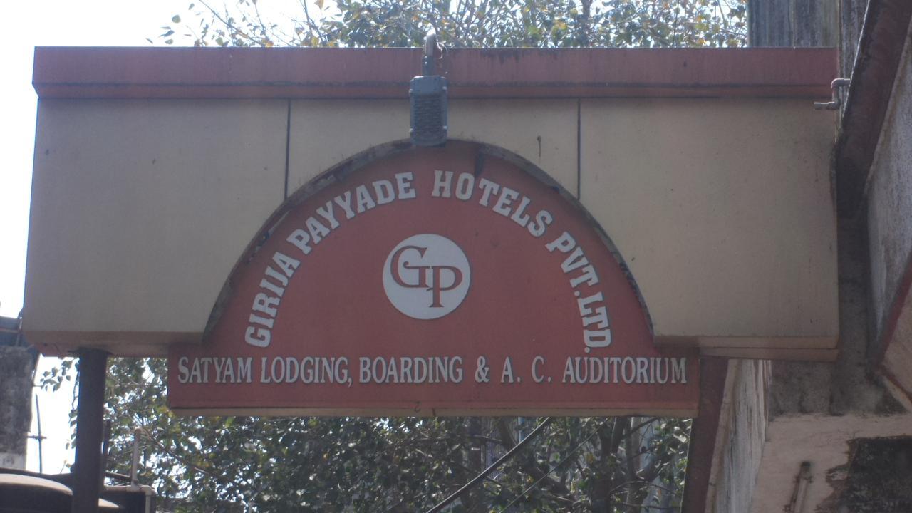 Girija Payyade Hotel Kalyān 外观 照片