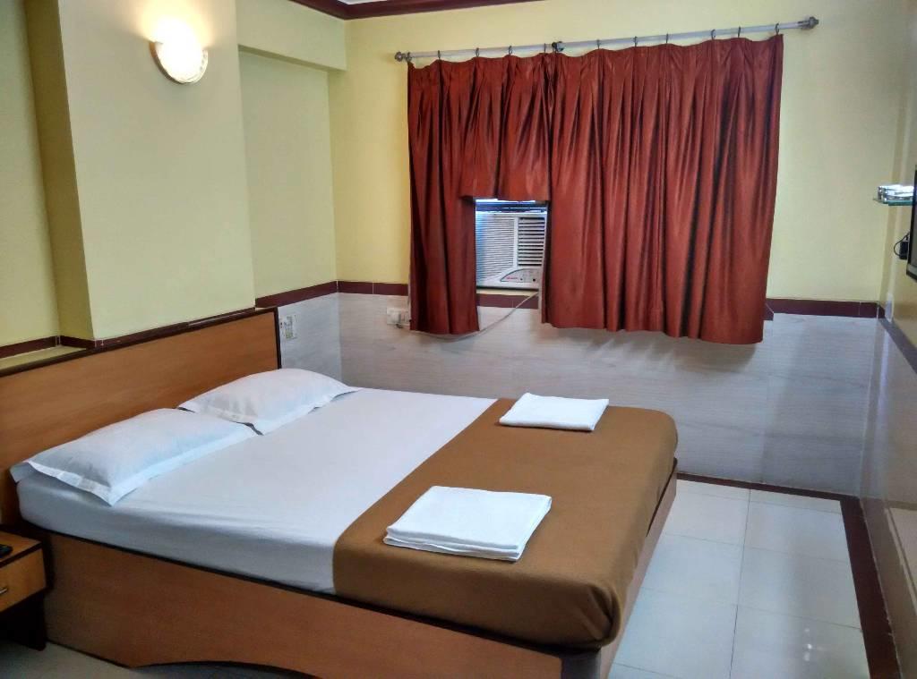Girija Payyade Hotel Kalyān 外观 照片