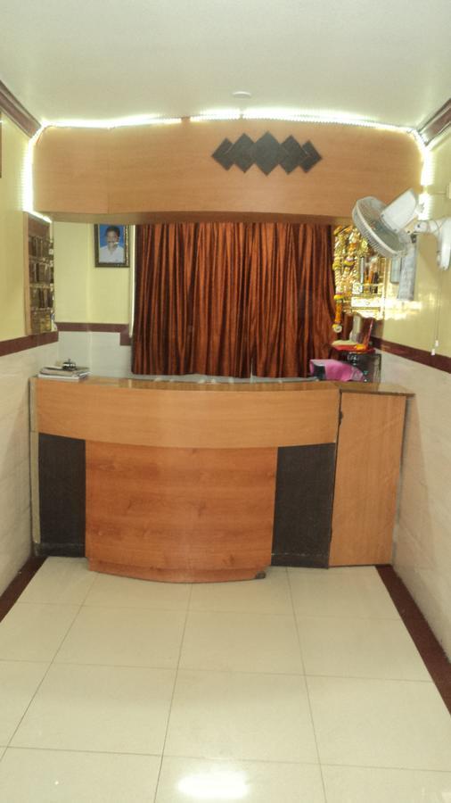 Girija Payyade Hotel Kalyān 外观 照片