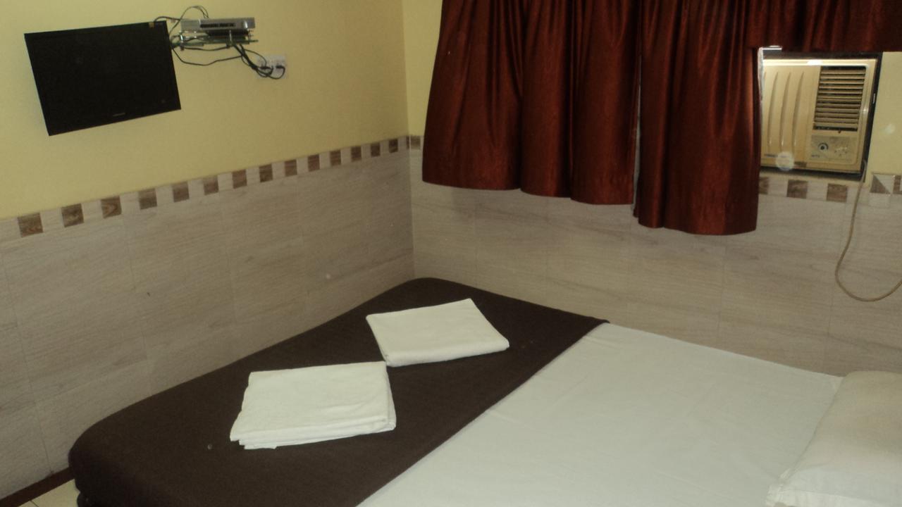 Girija Payyade Hotel Kalyān 外观 照片