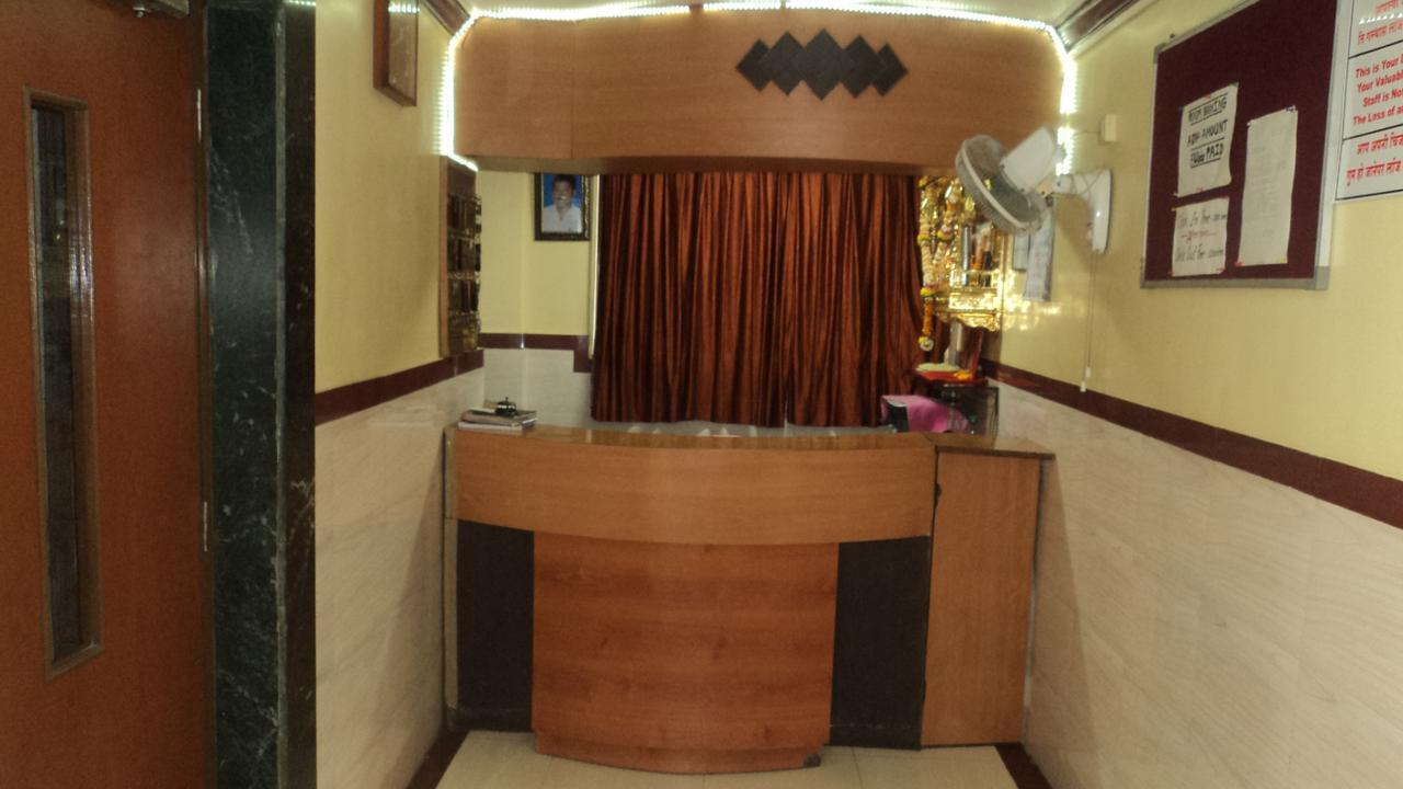 Girija Payyade Hotel Kalyān 外观 照片