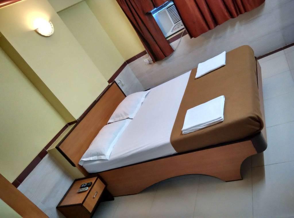 Girija Payyade Hotel Kalyān 外观 照片
