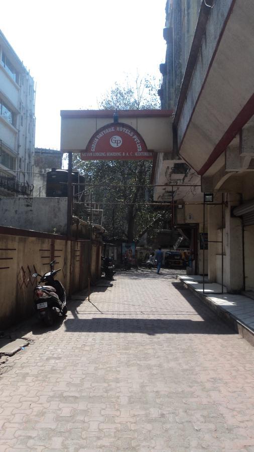 Girija Payyade Hotel Kalyān 外观 照片