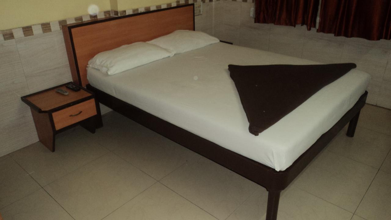 Girija Payyade Hotel Kalyān 外观 照片